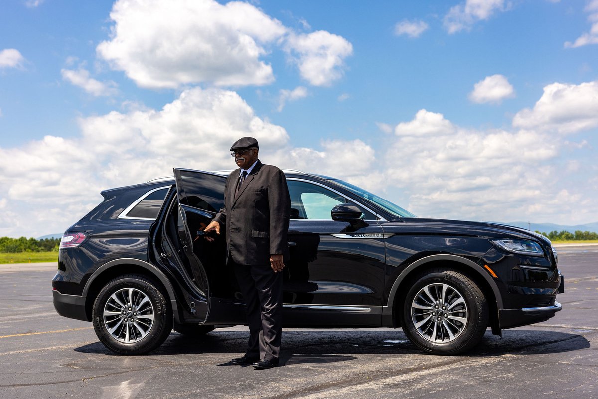 AMBLimo's tweet photo. #Fact: Unlike app-based TNCs, professional limousine companies are required to maintain much higher levels of commercial insurance and regular vehicle safety inspections. Your safety is our main priority, which is why we only employ vetted, professional chauffeurs. https://t.co/nJRYaNsYuT