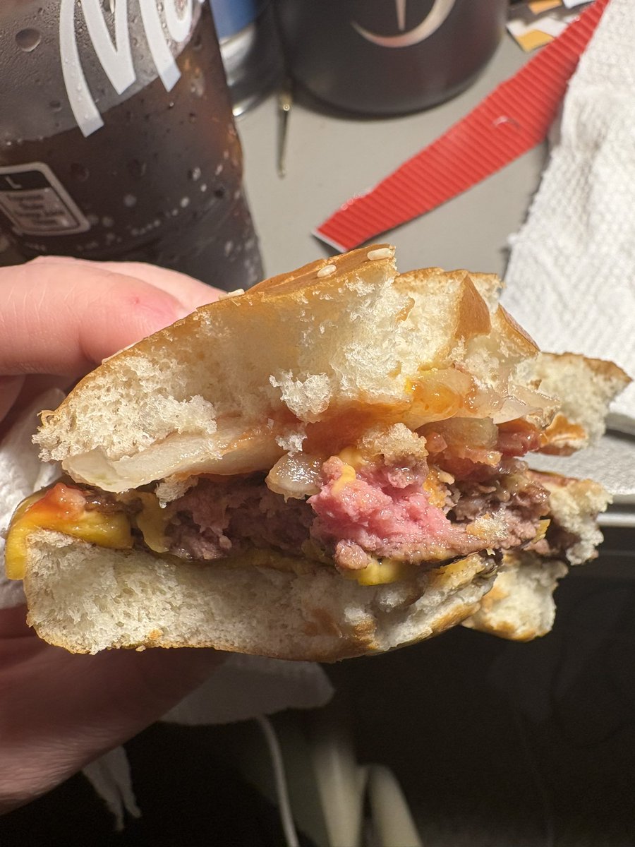 one3y3_'s tweet photo. Really @McDonalds??? https://t.co/tvmJcLkUN2
