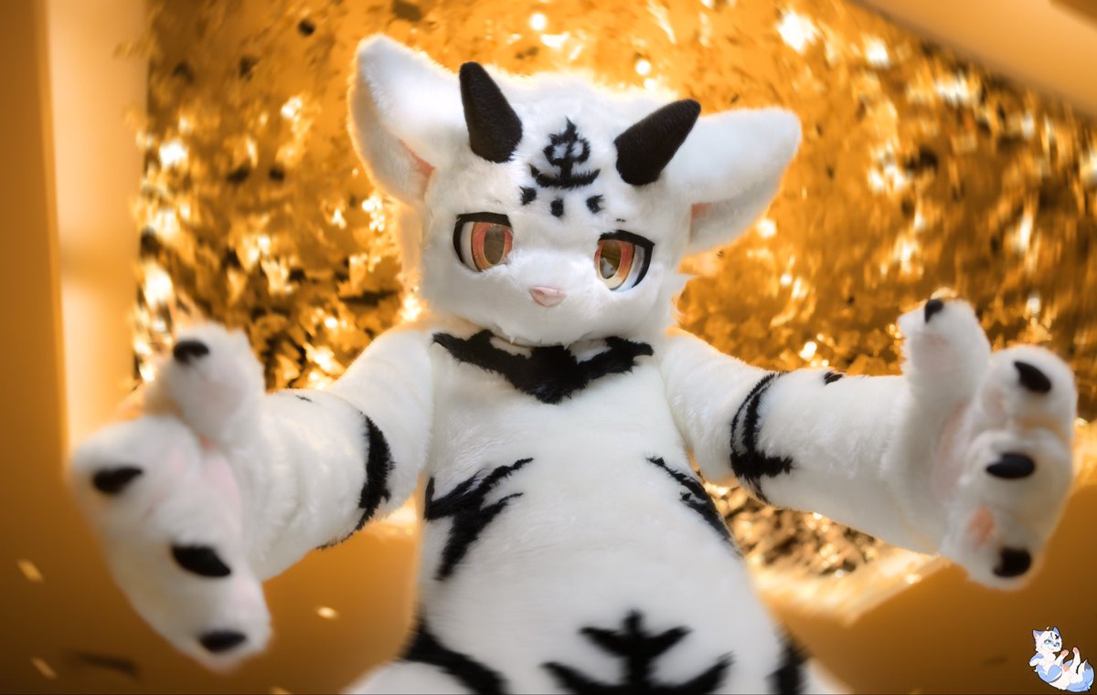 RongCChang's tweet photo. 别怕，让我来抱抱你！

📷：@Ba1Lanovo 
 #FursuitFriday https://t.co/eWiChNE4JQ