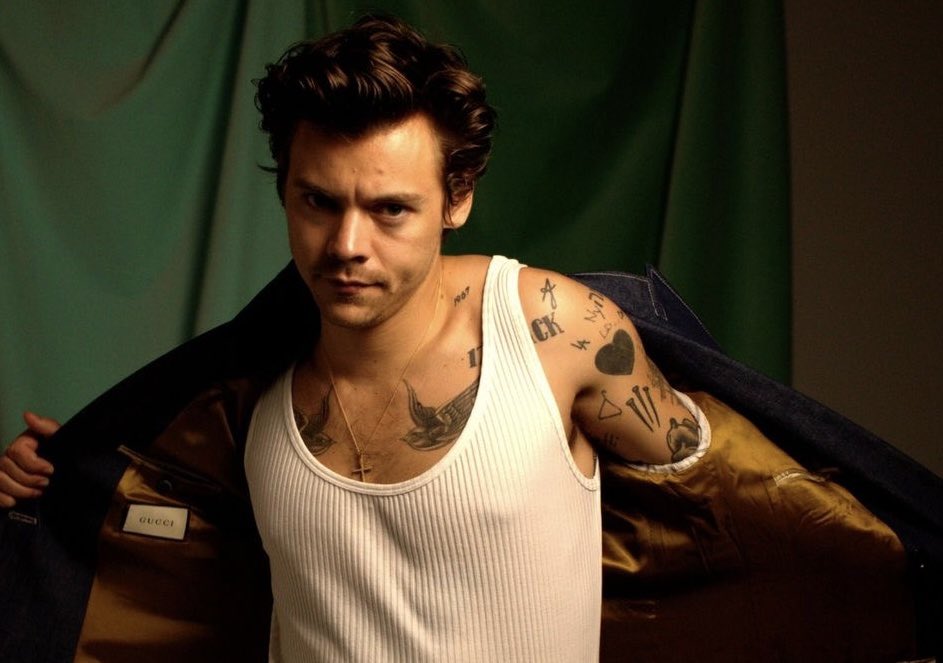 harry in white tank tops ⭐️