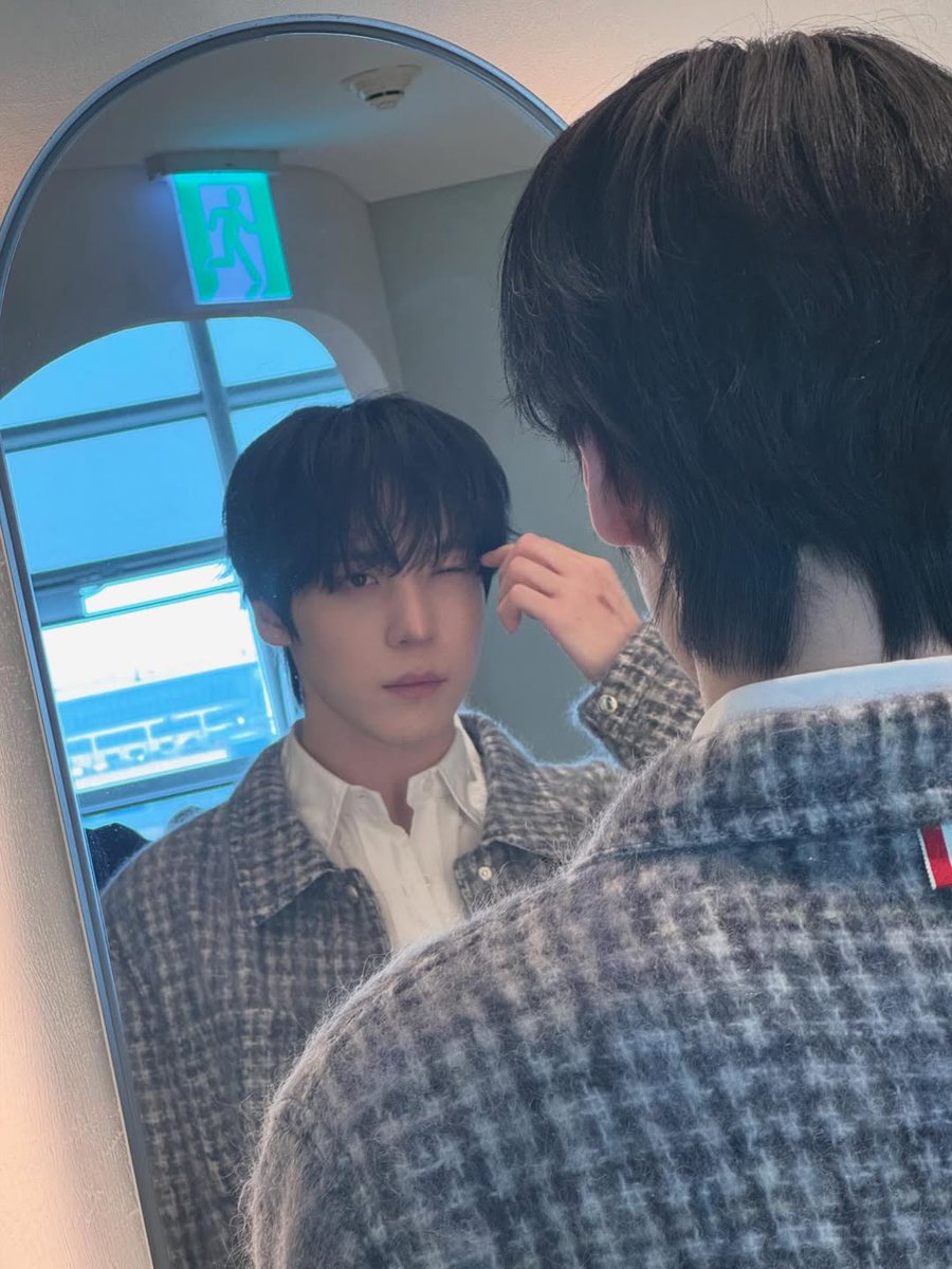 Yunxho's tweet photo. 봄 비행! ✈️ Spring flights always make me feel a little emotional, somehow... maybe it’s because when I look outside the window and see the soft sunlight and cloudy skies, my thoughts naturally drift toward ATINY. https://t.co/u8JYpIwFGM