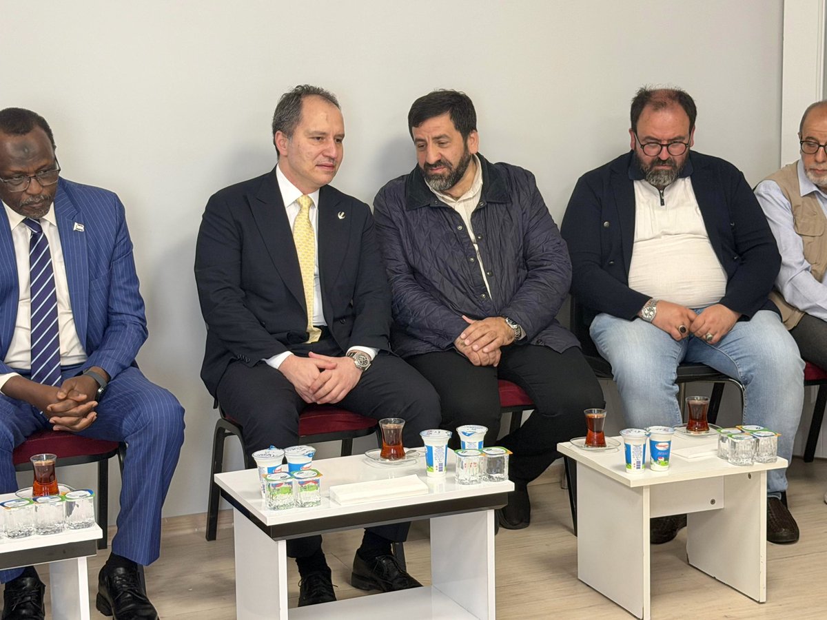 rprefahpartisi's tweet photo. Genel Başkanımız Fatih Erbakan, Mirasımız Kudüs Derneği Genel Başkanı Muhammet Demirci’nin babası, Erbakan Hocamızın Suudi Arabistan’daki mütercimi, Mustafa Nizar Demirci Hocamız için taziye ziyaretinde bulundu.

Merhuma Cenab-ı Allah’tan rahmet, kederli ailesine ve yakınlarına sabr-ı cemil niyaz ediyoruz.
