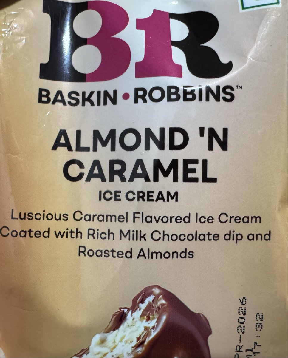 rialodha4's tweet photo. If the caramel gets ‘luscious’ and the chocolate gets ‘rich,’ the least you could do is give the almonds ‘premium’ or something 😭 https://t.co/obfXSct0nx