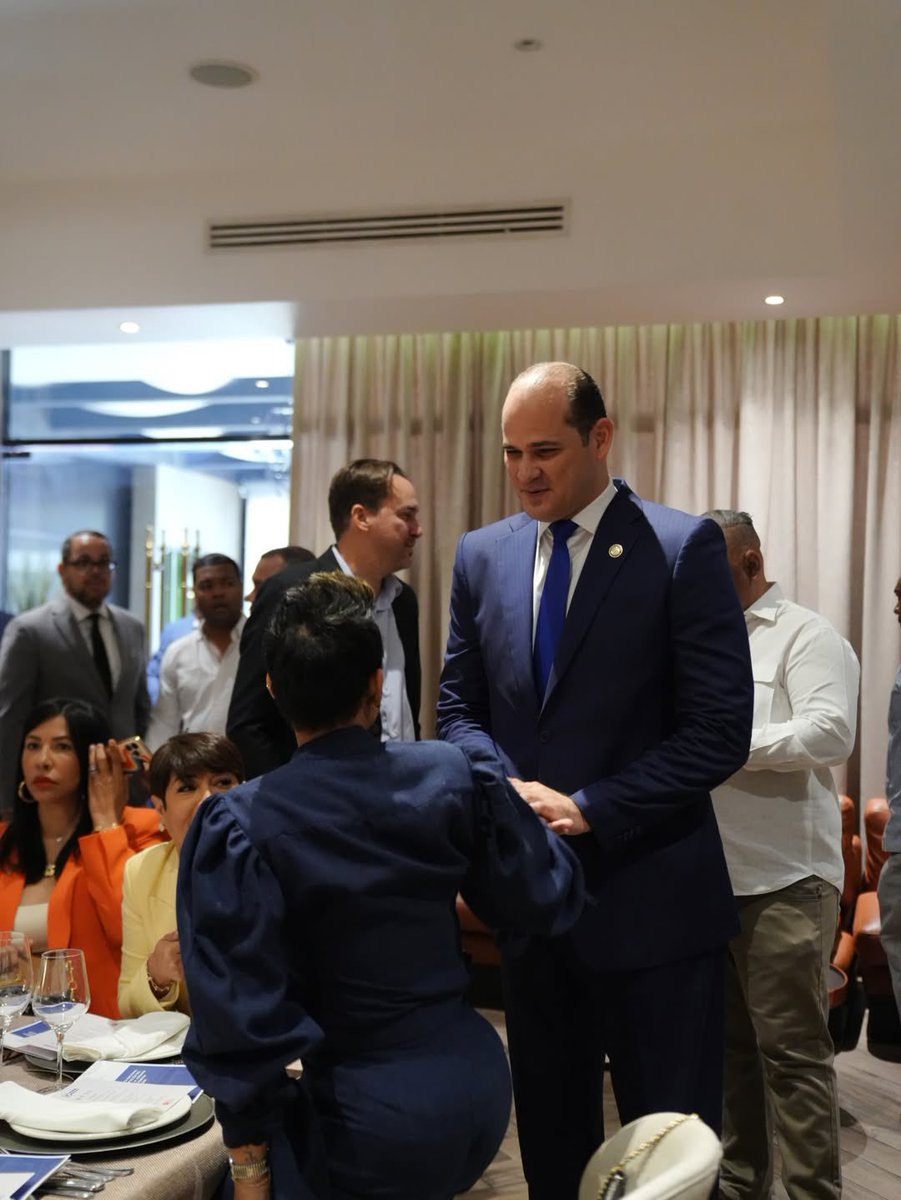 adolfoperezdl's tweet photo. Impacto real en la educación dominicana. 🇩🇴

Detrás de cada programa hay familias que reciben apoyo real.
En #Mesaza compartimos cómo el INABIE impacta la vida de millones de estudiantes, llevando alimentación, salud y oportunidades a cada rincón del país. 🇩🇴 https://t.co/uVzmeZcz8Z
