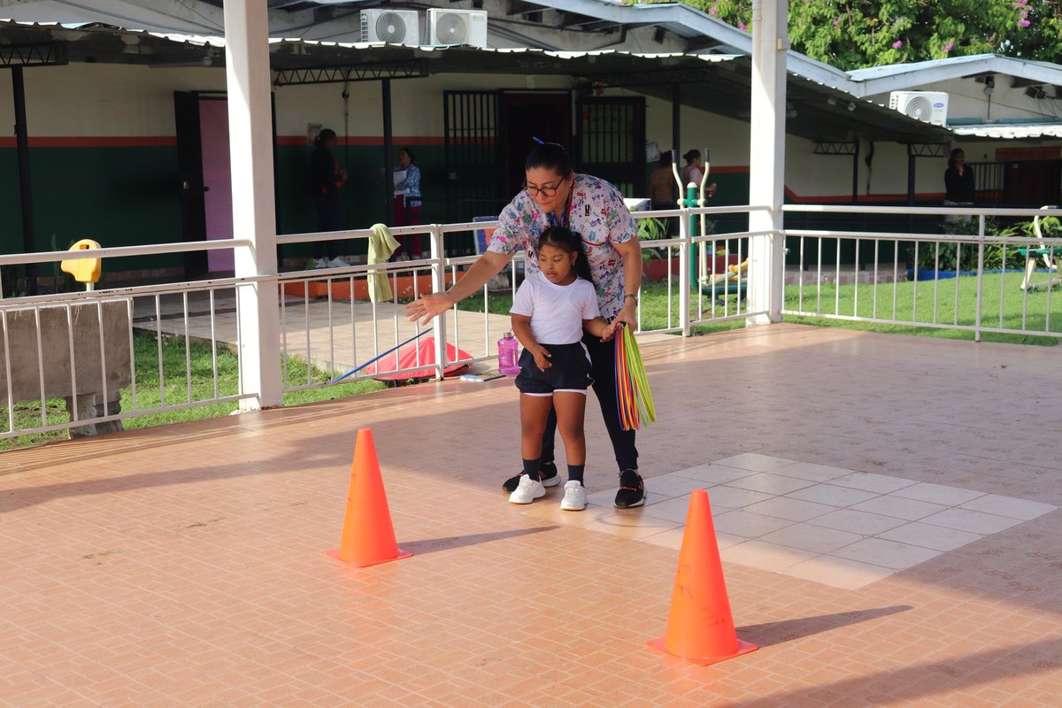 IPHEinclusivo's tweet photo. #Betania | Estudiantes con síndrome de Down de la Escuela de Enseñanza Especial (EEE) de @IPHEinclusivo participaron en actividades físicas y juegos recreativos orientados al fortalecimiento de habilidades psicomotrices, fuerza, coordinación y equilibrio. https://t.co/j64lRVl0i1