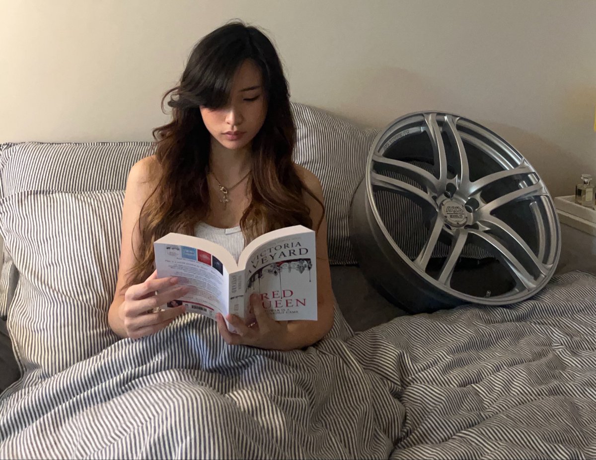 240kali's tweet photo. Bedtime stories for the T5 #avs #wheels https://t.co/hCZjkGk8Sl