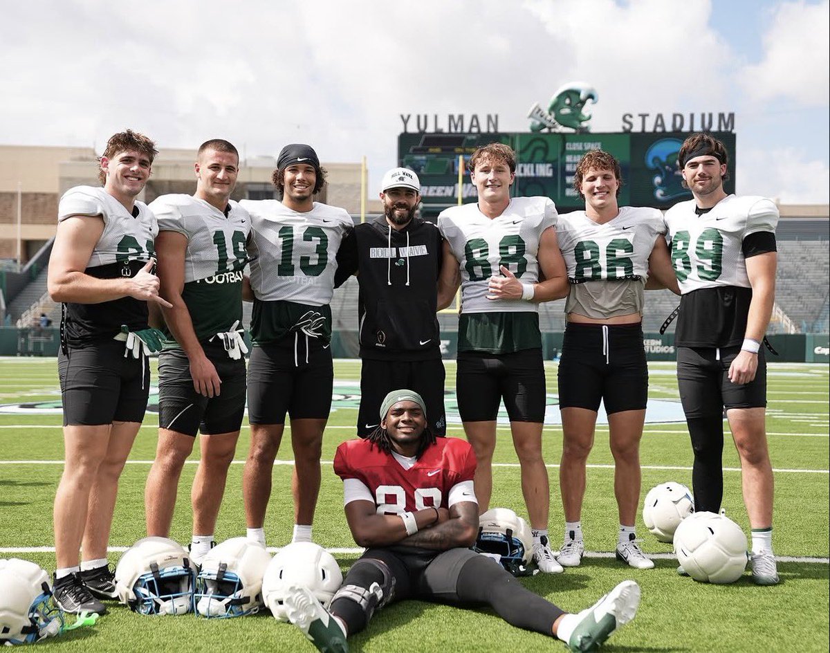 Luke6N's tweet photo. Blessed to receive my 5th division 1 offer from Tulane University. AGTG! @CoachAdamHolley @CHSRecruits @CoachE98 @NEGARecruits @ChadSimmons_ @GreenWaveFB https://t.co/A57WjlZubd