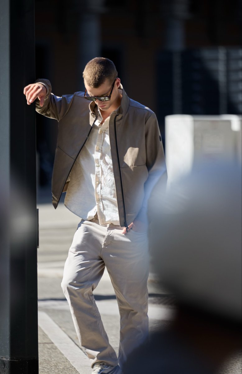City streets, crisp air, and a jacket that means style.  

This eco-leather piece isn’t just outerwear: it’s attitude and versatility. 

Perfect for navigating urban life while keeping your look sharp, comfortable, and consciously stylish.  
puntododici.com