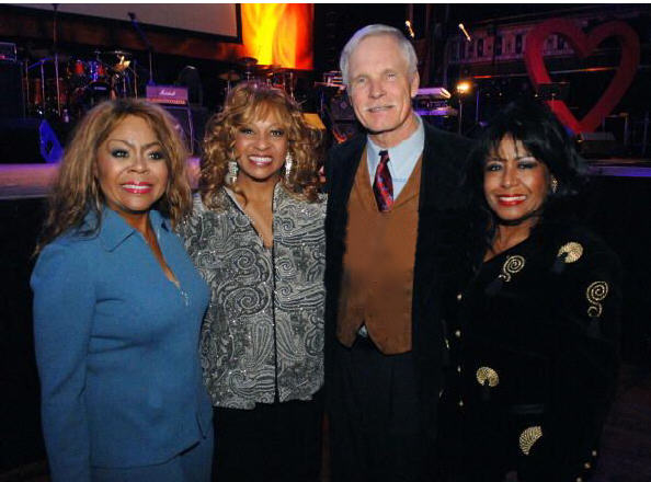 FormerSupremes's tweet photo. #TedTurner with #FormerLadiesOfTheSupremes 2006. https://t.co/ujhLdofFpM   former #Motown #Supremes https://t.co/ibFMHoC2Ka