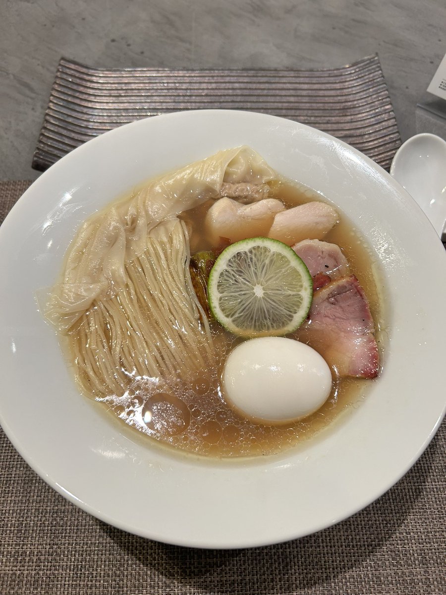 highfxtomo's tweet photo. お上品なラーメン食べてみた。
美味しゅうございました😊 https://t.co/0GWuZBDRtV