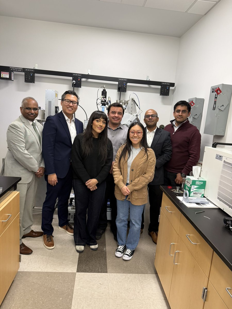 RepVinceFong's tweet photo. The future is being written at Fresno State!

Had a fantastic time meeting with students & professors at the Jordan Agricultural Research Center. 

They are solving the problems of today & tomorrow. The Central Valley feeds America, & they are ensuring our farmers have the tools to continue leading the way.