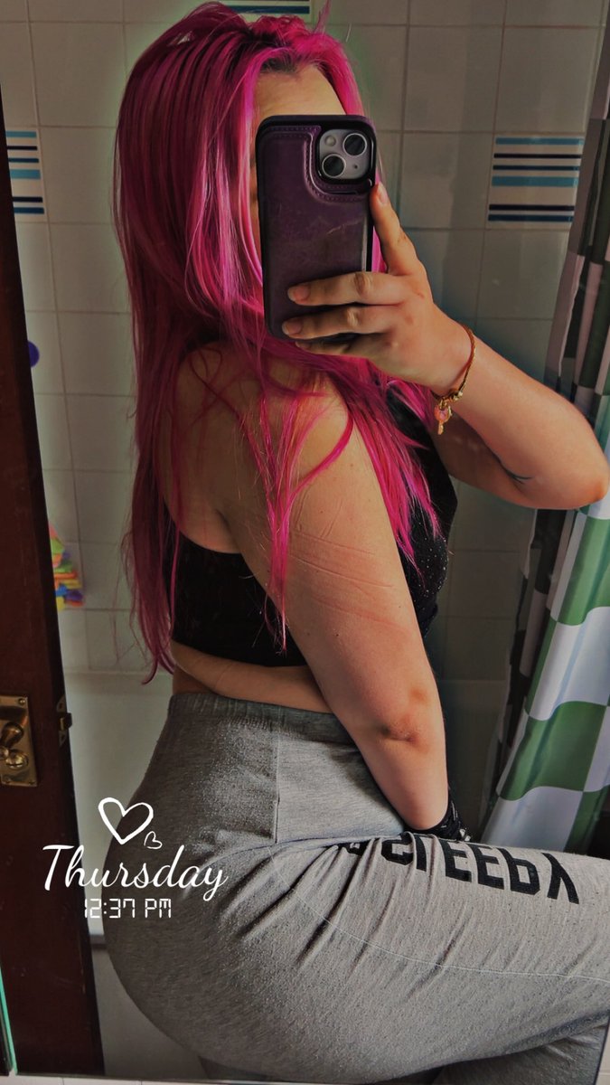 NeonKisa's tweet photo. Feeling cute, comfy, and a little too sassy today ๐
Definitely need new house clothes for all you heathens staring at me all day ๐
#SoftDomme #Bratty #SpoilMe #Findom #Paypig #PinkHair #ComfyGirl #HouseClothes #SassyMood #PrincessTreatment https://t.co/naegoMz3AE