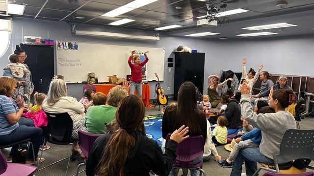 kdines's tweet photo. #FlashBackThursday to my #Hunktabunkta #concert at Little University last week! What a fun show. Interested in booking a #ChildrensMusic program? Reach out to me: https://t.co/NF4PRYg5xK 

#FamilyMusic #Singer #Songwriter #Artist https://t.co/t3klZX4oir