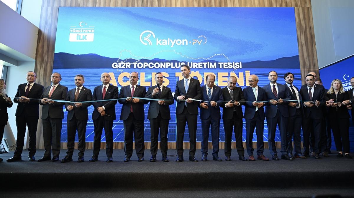 #KLYPV Enerji Bakanı Alparslan Bayraktar: (Kalyon PV'nin Topconplus teknolojisiyle üretim yapacak tesisi için)

📍Bu teknoloji sayesinde aynı alandan daha fazla elektrik üretmek mümkün hale gelecek. 

📍Bu da hem verimlilik artışı hem de maliyetlerde düşüş anlamına geliyor.