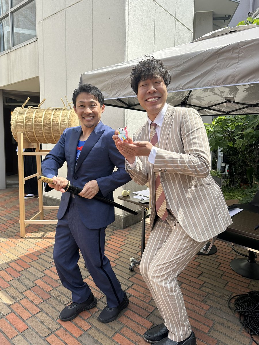 Noppo_F_form's tweet photo. 改めまして4月からホリプロコムに所属になりました！！

ノッポとマッチョでノッチョマンズです！！
最近は支えが震えると心配になるから、体幹を鍛えてくださいと作家さんにアドバイスもらって筋トレしてます！！

震えが見えるのは今のうちなのでみんなライブ読んでください！！！ https://t.co/NuqA06vawm