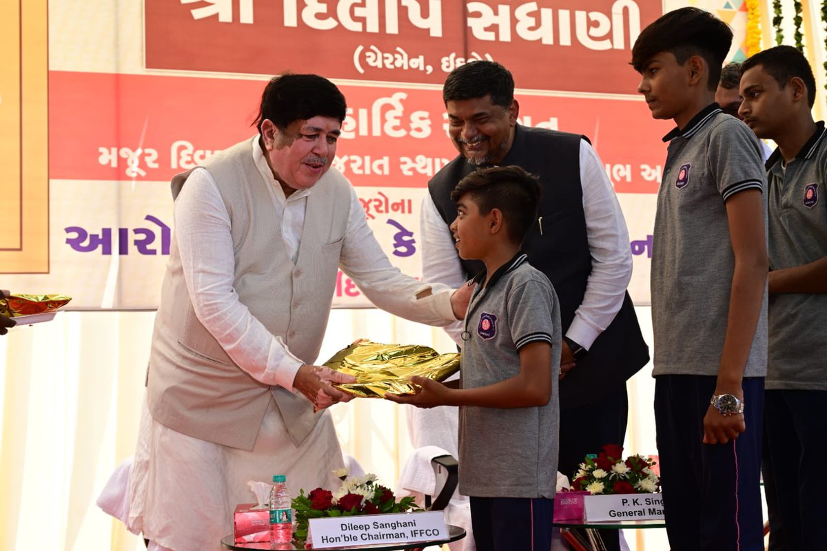 pksingh_iffco's tweet photo. हिमालय की 14,500 फीट की ऊँचाई पर 'सद्विचार परिवार' के 7 दिव्यांग बच्चों का शानदार प्रदर्शन! 🏔️
गर्व है कि @IFFCO_PR के माननीय चेयरमैन श्री दिलीप संघानी sir ने मजदूर दिवस पर इन विशेष बच्चों को ट्रेकिंग सूट भेंट कर प्रोत्साहित किया था। बुलंद हौसलों को हमारा सलाम! 🙌✨
#IFFCO_KALOL #Inspiration #Himalayas #Kalol #Divyangshakti #ProudMoment