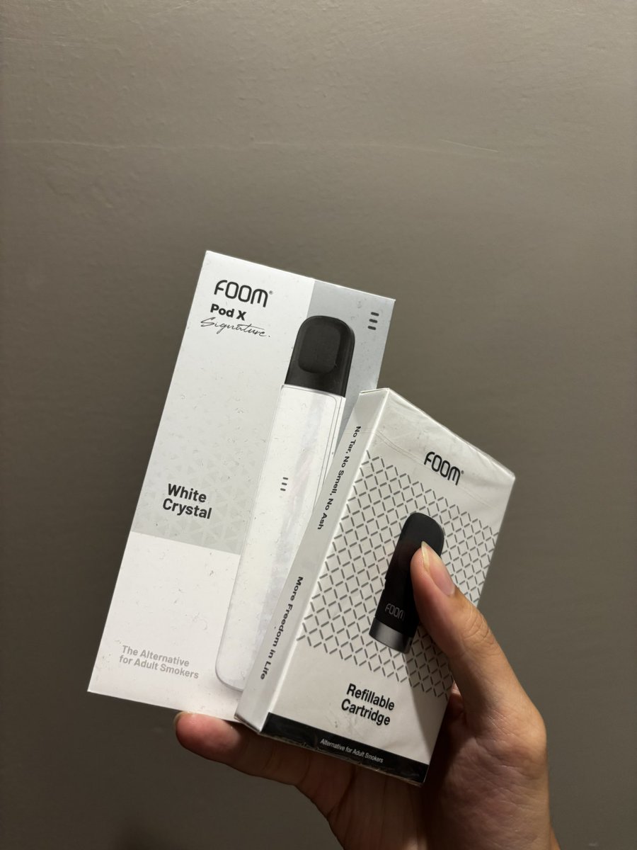 dspr4de's tweet photo. helo ges, aku mau jual pod ku udah gapake lagi, minus cat ngelotok sedikit di bagian magnet, lengkap dengan box dan bonus 1 pack cartridge. kindly DM ya kalo berminat✌🏻✌🏻 https://t.co/XneF60gVuq