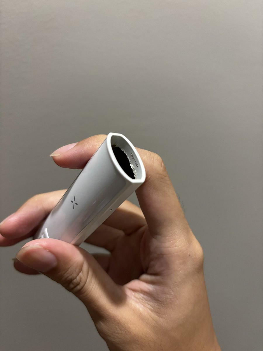 dspr4de's tweet photo. helo ges, aku mau jual pod ku udah gapake lagi, minus cat ngelotok sedikit di bagian magnet, lengkap dengan box dan bonus 1 pack cartridge. kindly DM ya kalo berminat✌🏻✌🏻 https://t.co/XneF60gVuq