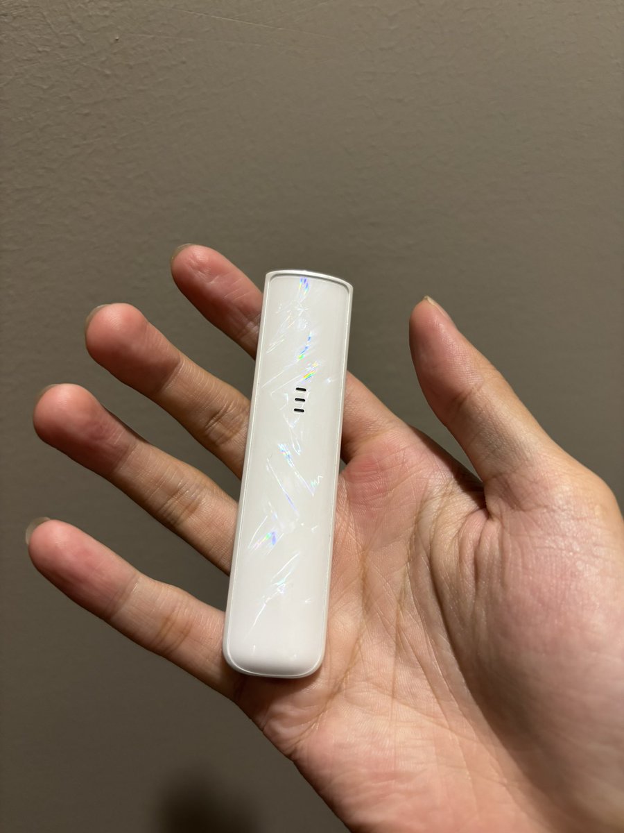 dspr4de's tweet photo. helo ges, aku mau jual pod ku udah gapake lagi, minus cat ngelotok sedikit di bagian magnet, lengkap dengan box dan bonus 1 pack cartridge. kindly DM ya kalo berminat✌🏻✌🏻 https://t.co/XneF60gVuq