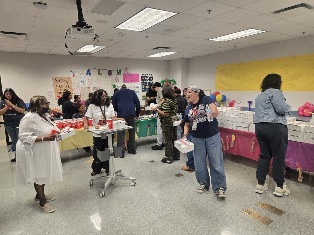 SNikkiVaughan's tweet photo. It’s the joy our teachers provide that truly makes our Falcons soar. Thank you for being the heart of our school! 🌸

Happy Teacher Appreciation Week!✨️❤️✨️💙 #AldineStory #TwinDay https://t.co/7DIB7ojNYk