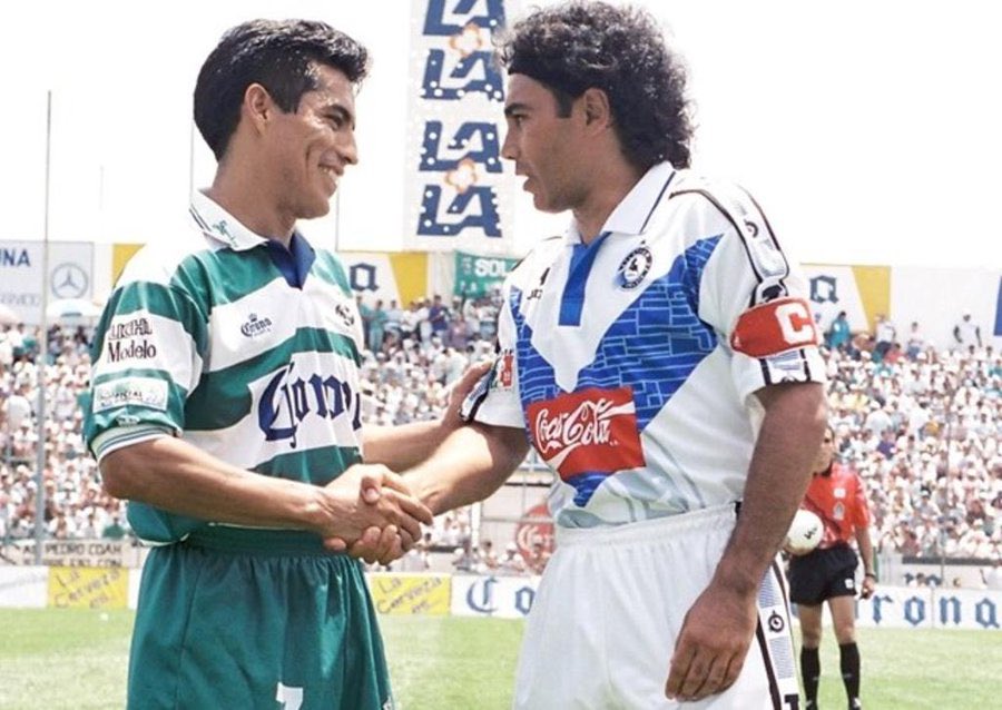 <a href="/MXESTADIOS/">ESTADIOSdeMÉXICO</a> Esa cancha vio retirarse al maximo idolo del Futbol Mexicano <a href="/hugosanchez_9/">Hugo Sánchez</a> un 4 de mayo 1977 el viejo estadio Corona 🇳🇬
