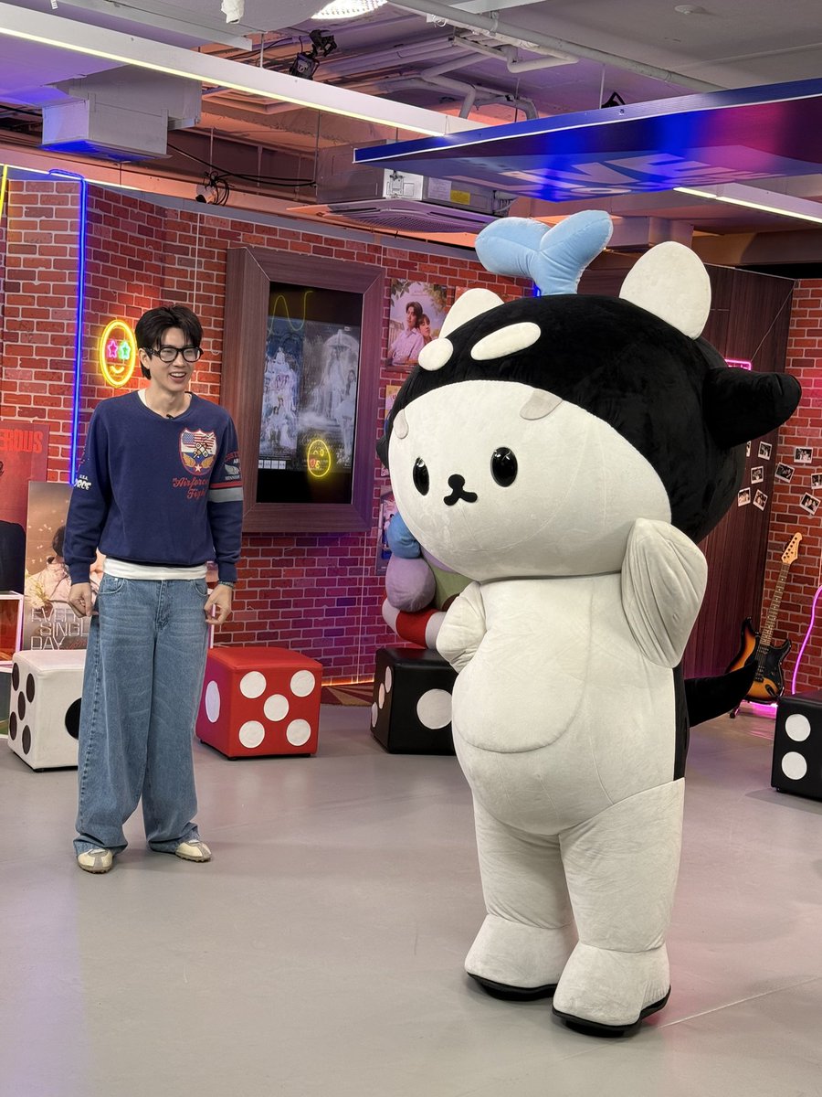 7 คนพูด 0 คนฟังงง ฮะฮะฮะ
#GMMTVLiveHouse #POLCASAN