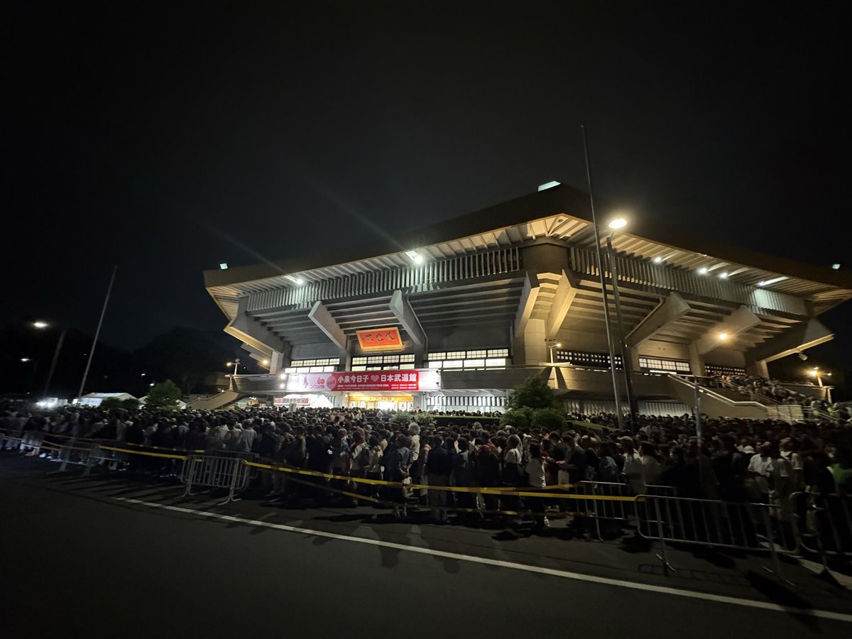 KAORU1954's tweet photo. 5月2日は日本武道館、44年目にして初の会場、永遠のアイドル・小泉今日子生誕60thライブツアー、最後から3番目◉香料無添加の純石けん、私的には47年目、脱合成界面活性剤生活に嬉しいお土産◉レモンが花を咲かせ結実。昨年に続いてアゲハ来訪、無事、産卵、小さな黒い幼虫が葉をかじり始めた https://t.co/k5j2anO2j9