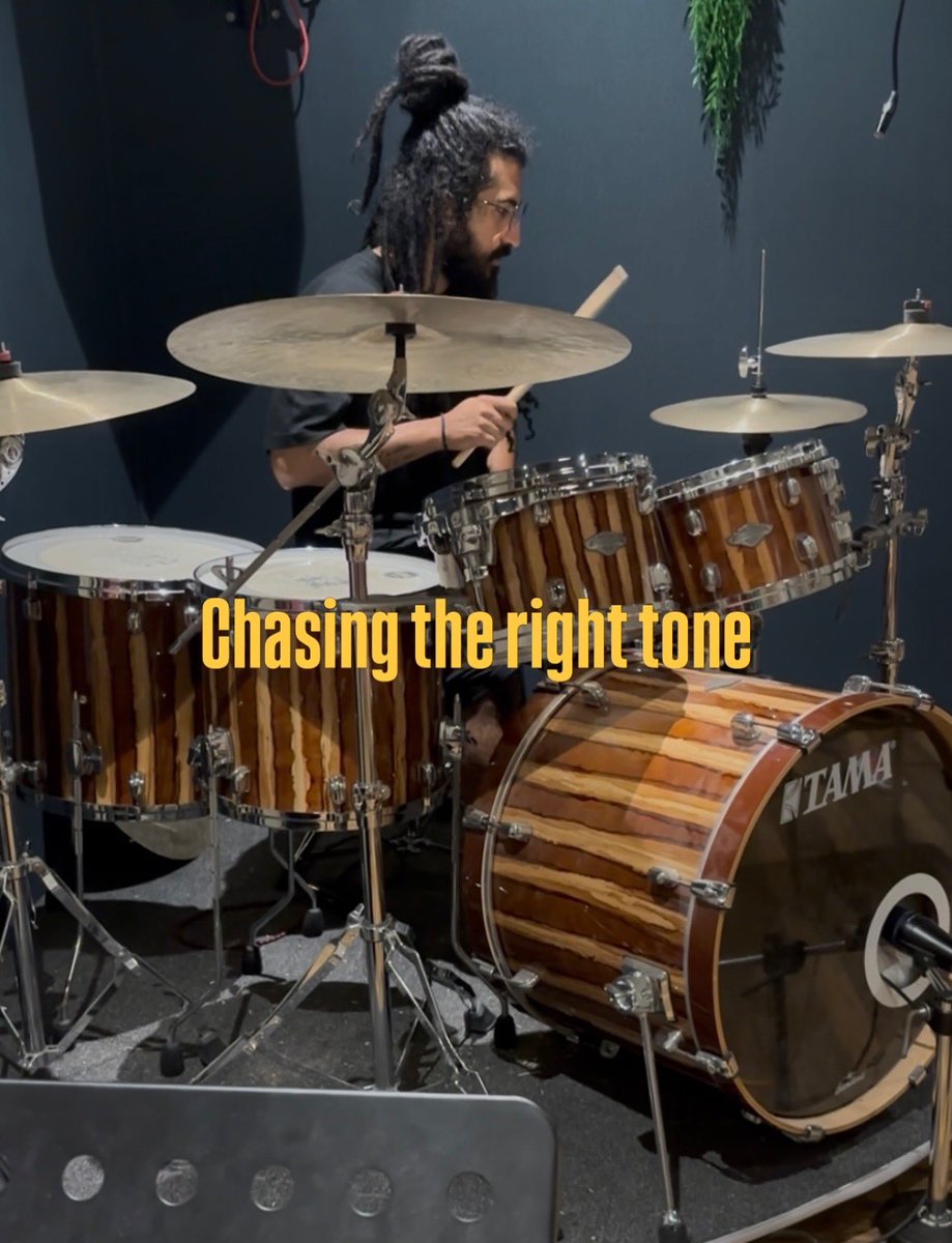 Royal_Moonstone's tweet photo. A look behind the sessions that shaped our latest single ⚡

Playback checks, mix decisions, late-night tweaks and the people helping bring it all together.

Link in bio.

#NewRelease #RockMusic #RecordingSession #RecordingEngineer #UpcomingArtist https://t.co/7Znm5gYfBe