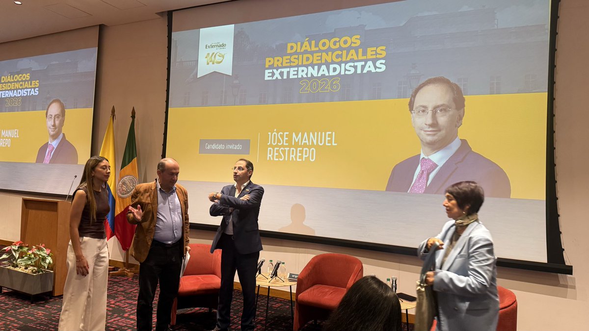 cegoso's tweet photo. #Elecciones 
En el #Externado recibiendo a un gran profesional y gran persona como @jrestrp 
Esta semana se invitó a las campañas a dar una charla en la @UExternado 
la única q no contestó la invitación fue la de @IvanCepedaCast 
@ToroDeArena 
@inverxia_co https://t.co/5VwybiK7u1