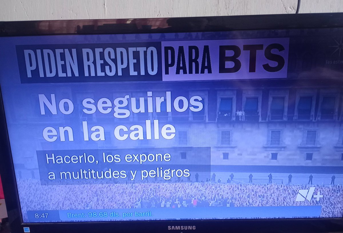 jkmysun7's tweet photo. En los noticieros de hoy estuvieron hablando sobre como army México está pidiendo respeto para bangtan durante su estancia en el país https://t.co/4FvFTytgbZ