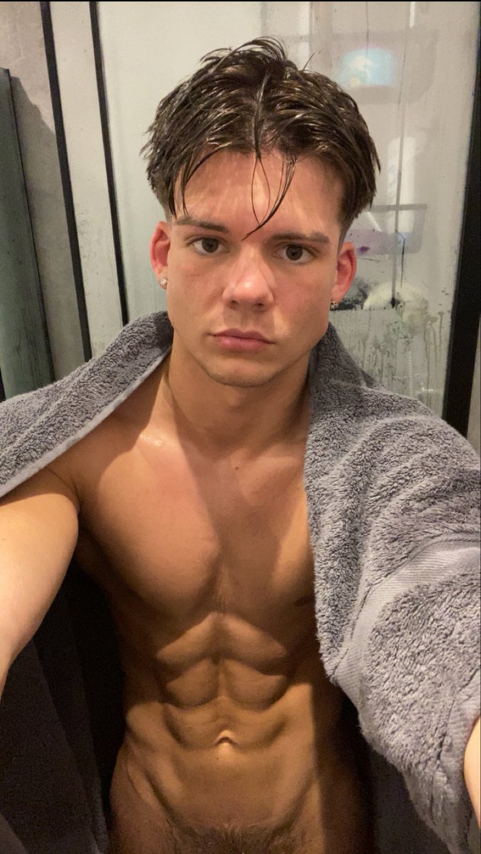 RomeoReidd's tweet photo. I’m so superior to you😈 https://t.co/LHzfqmVOyg