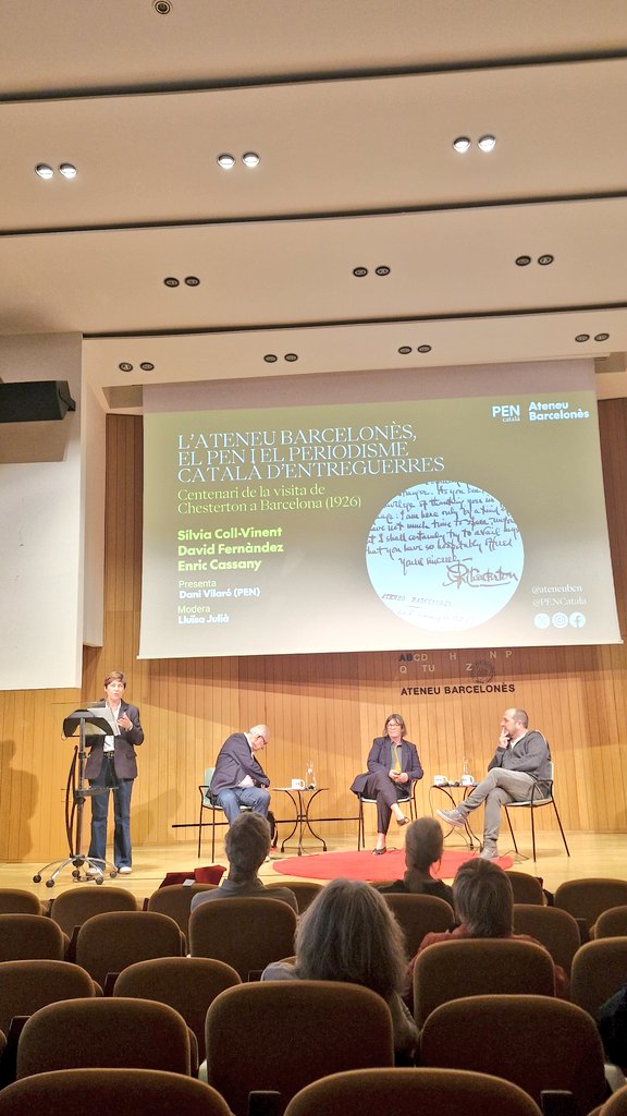 PENCatala's tweet photo. Avui commemorem el centenari de la visita de G.K. Chesterton a Barcelona amb l'@AteneuBCN. Amb Sílvia Coll-Vinent, @HiginiaRoig i Enric Cassany.

@DaniVilaro dona la benvinguda en nom del PEN Català. https://t.co/kbuXSWgtkW