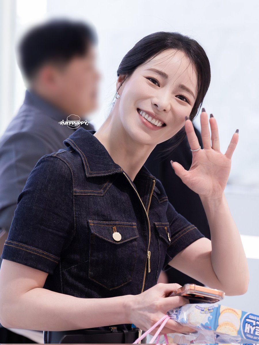 _puff_puppy_'s tweet photo. 260507 멋진 신세계 제작발표회 출근
배우 임지연
냠.. 
#임지연 #林智妍 #LimJiyeon #멋진신세계 #MyRoyalNemesis https://t.co/SMcSQBAR9m