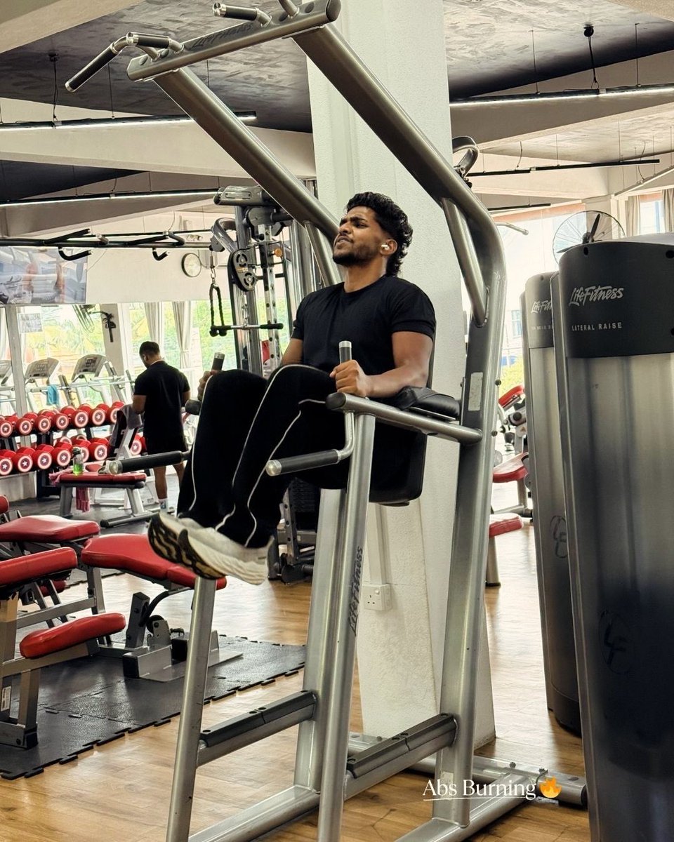 thepasindux's tweet photo. Today I showed up and did the work 💪 Every rep, every set, no shortcuts. That’s the grind 🔥 https://t.co/CvnEH71kfX