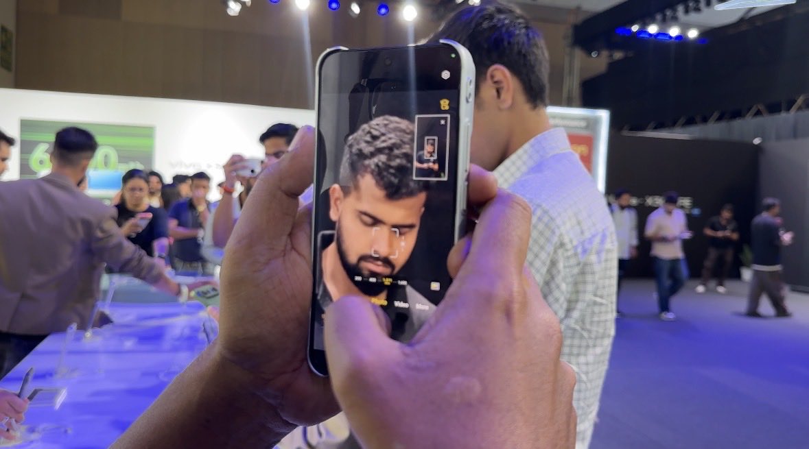 CKadhalan's tweet photo. Vivo x300 ultra 📸✨
x300 FE launch event ✈️ https://t.co/RCDOqoq4LT