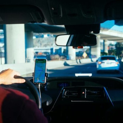 🇫🇷🚕❤️Ce chauffeur de taxi nantais EN GRÈVE accepte d’emmener une religieuse jusqu’à Toulouse pour qu’elle puisse DONNER SON REIN À SON FRÈRE.

Le mercredi 14 février 2024, une grève des taxis bloquait l’aéroport de Nantes. Une religieuse, venue de Lorient, a raté son avion pour