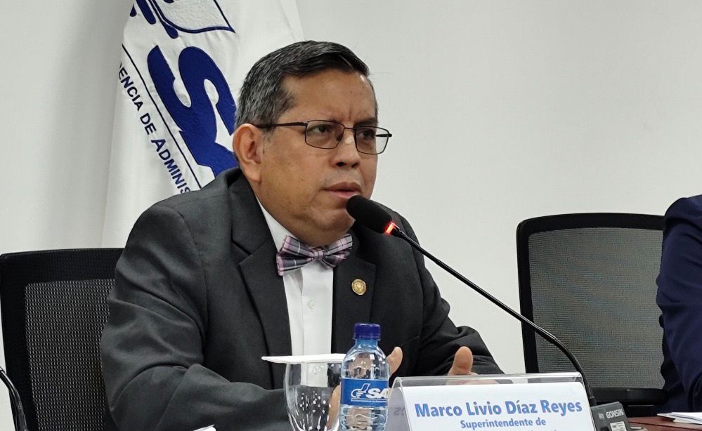 🚨⚖️ #URGENTE

El Ministerio Público confirmó que se giró una orden de captura contra el exjefe de la Superintendencia de Administración Tributaria (SAT), Marco Livio Díaz, señalado por los delitos de lavado de dinero y peculado por sustracción.

#MP #SAT