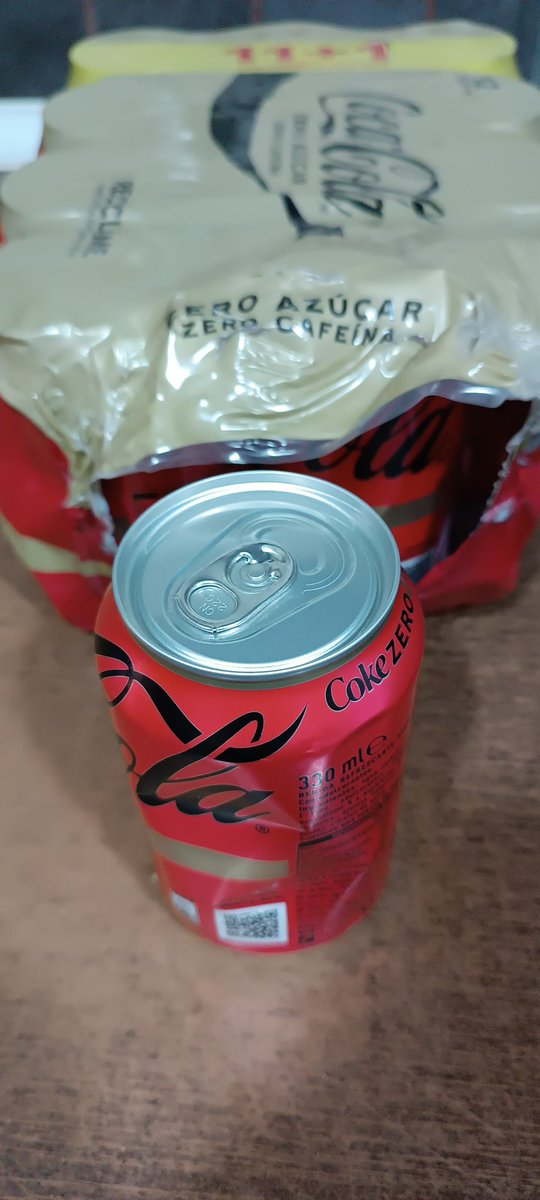 javiquinterom's tweet photo. Lata vacia recien comprada en un pack... @CocaCola? https://t.co/QTbwyE52GI