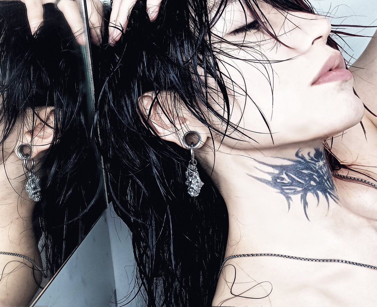 ReiRedmoths's tweet photo. This is the last part. 

Do you like this kind of photoshoot ?

2/2

#modelling #jewelry #jewellery #alternative #model https://t.co/xNxbE15qaA