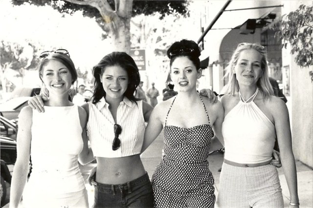 TheCinesthetic's tweet photo. On the Set of Jawbreaker (1999) https://t.co/dFHj6e6Zsm