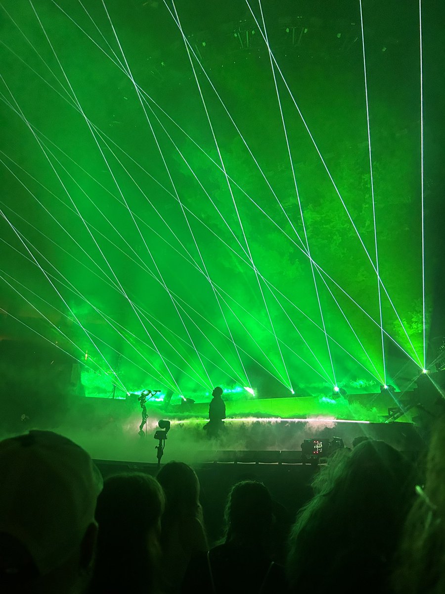 PopcornFreak456's tweet photo. Went to see Bring Me The Horizon in Pittsburgh the other night and I just wanted to show off this sick photo I got https://t.co/I7cVAtdJx0