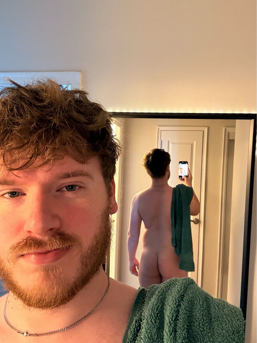 Hey, do you like my butt? 🤭🤳🍑