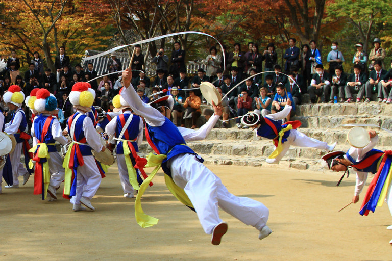Koreatravelhelp's tweet photo. The Energy of Korea’s Traditional Performances 🇰🇷🥁
Colorful outfits, spinning hats, drums, and nonstop energy —
Korean traditional performances are something you have to experience in person.
#Korea #SouthKorea #KoreanCulture #TraditionalPerformance #KoreaTravel #VisitKorea https://t.co/uaPcvbpgqS