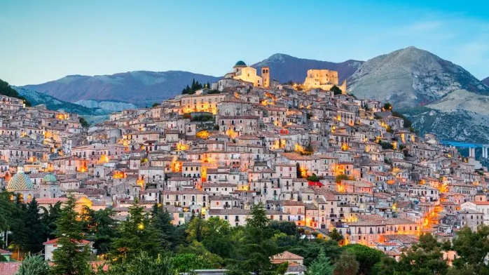 DavidaPerryNYC's tweet photo. What #Italy Teaches Us About #WorkLifeBalance. Read more from @Forbes here: https://t.co/UMoZuHFEg1

#work #life https://t.co/Vm9AD2KNAD