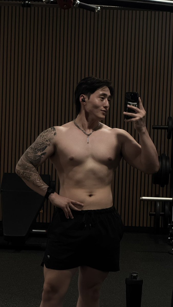Mr. Zaddy Yang tweet media