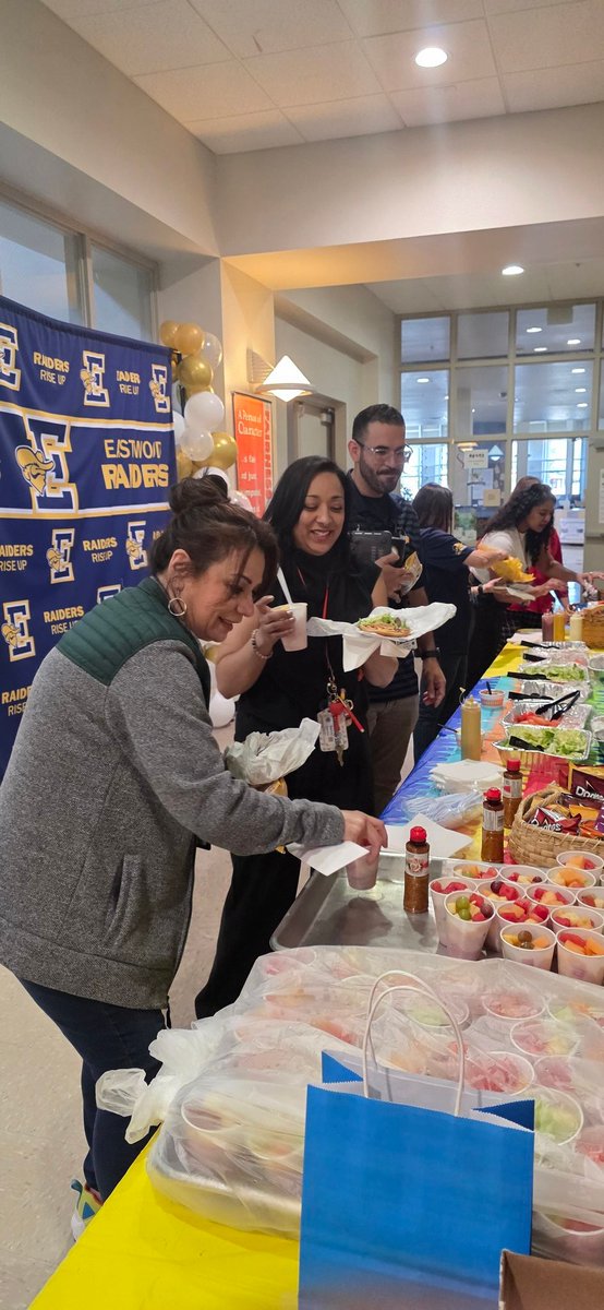 Ricardo46230428's tweet photo. CIS Mr. Lomeli would like to thank all of our EMS Teachers for everything they do. Happy Teacher Appreciation Week. https://t.co/wdnSExohrx