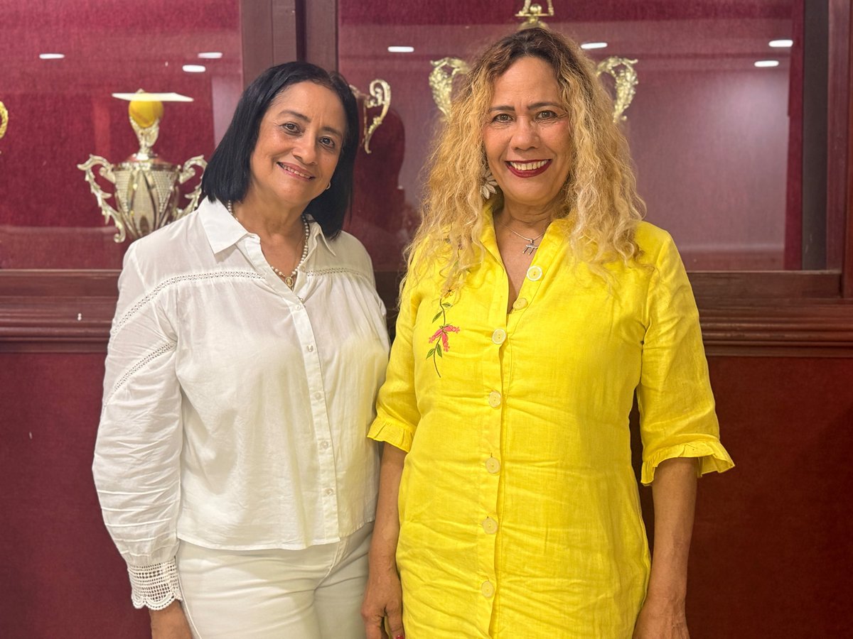 EgresadosUAC's tweet photo. Recibimos a nuestra egresada Margarita Cepeda Torres, del programa de Comunicación Social - Periodismo, quien participó de la conferencia ‘Pensar la ciudad es transformarla’ y compartió reflexiones sobre la construcción de ciudadanía y la transformación social.📚✨ https://t.co/Gv9Mad9wwz