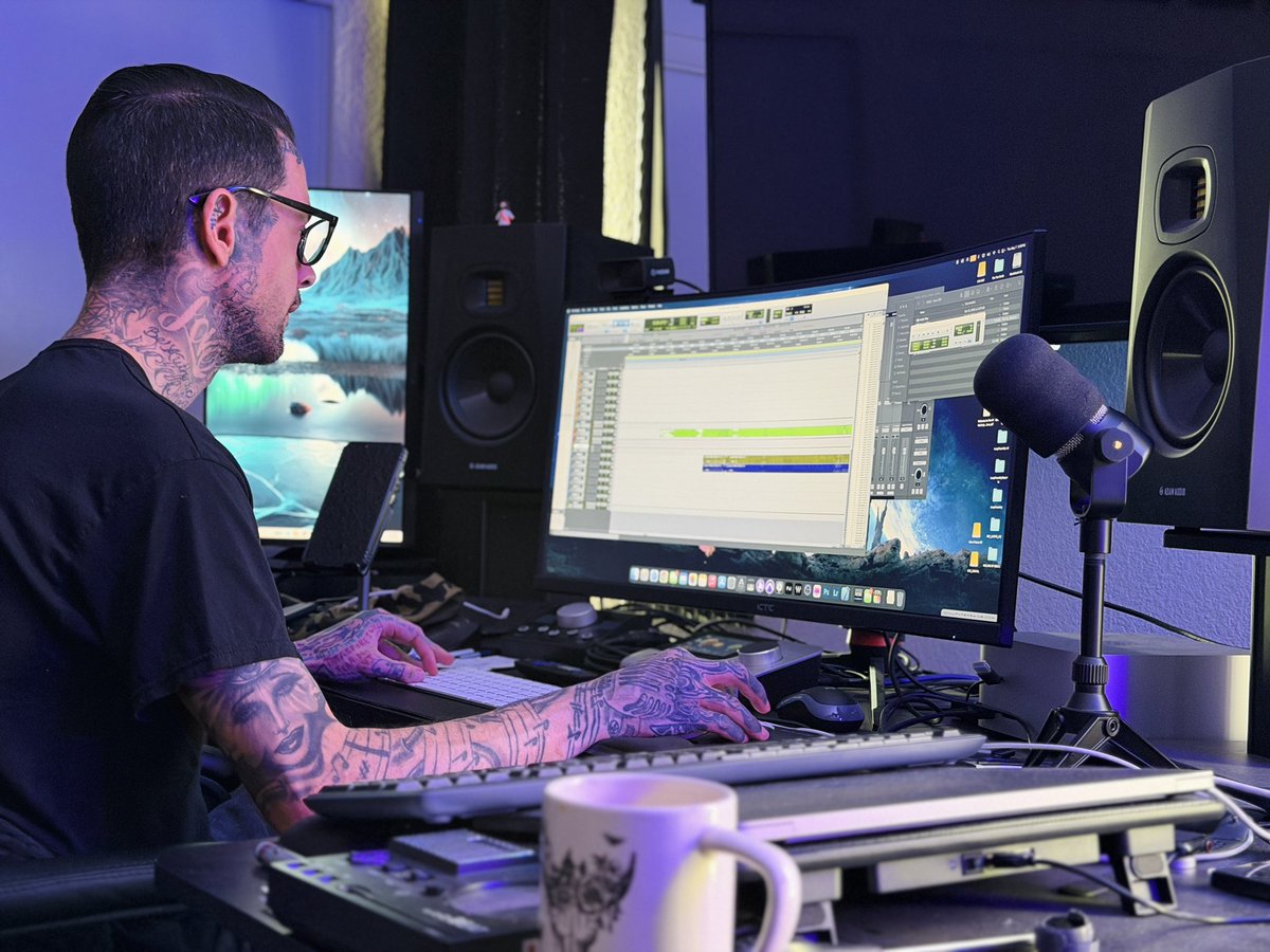 ManMadeAngel_'s tweet photo. This new song we are working on tho 😮‍💨 https://t.co/tHuhqNXhSo