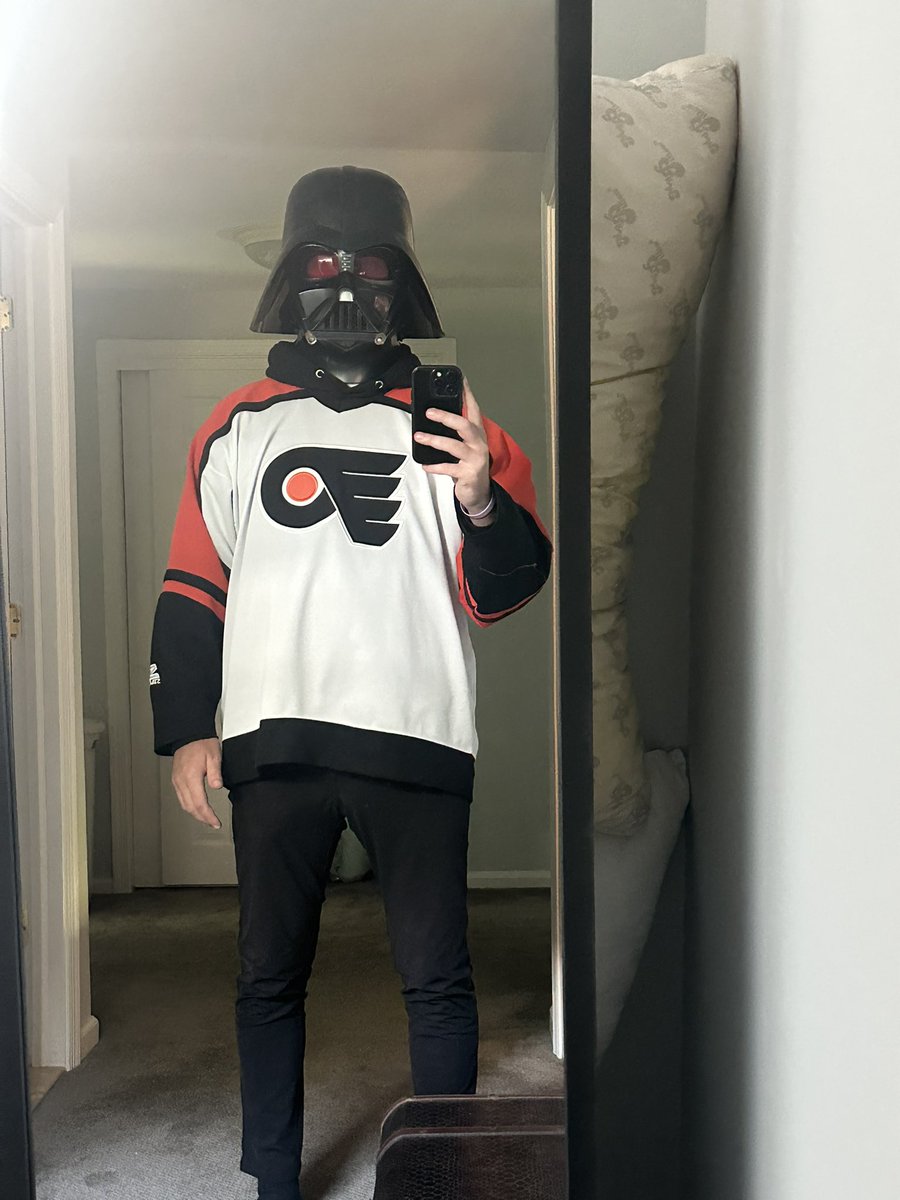 _ya_dingus's tweet photo. #Darth will be at the game tonight #FlyerdUp https://t.co/IhgCUeiC96