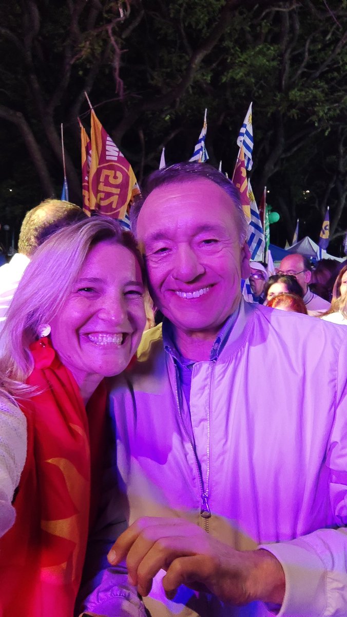 nanecastrouy's tweet photo. Q.E.P.D VASCO
Que afortunados quienes coincidimos en esta vida con vos. 
Gracias por todo lo que nos enseñaste, por tus chistes siempre elegantes, por tus consejos sabios y por esa capacidad enorme de escucha.
Se te va a extrañar. https://t.co/n5pUPvR8zQ